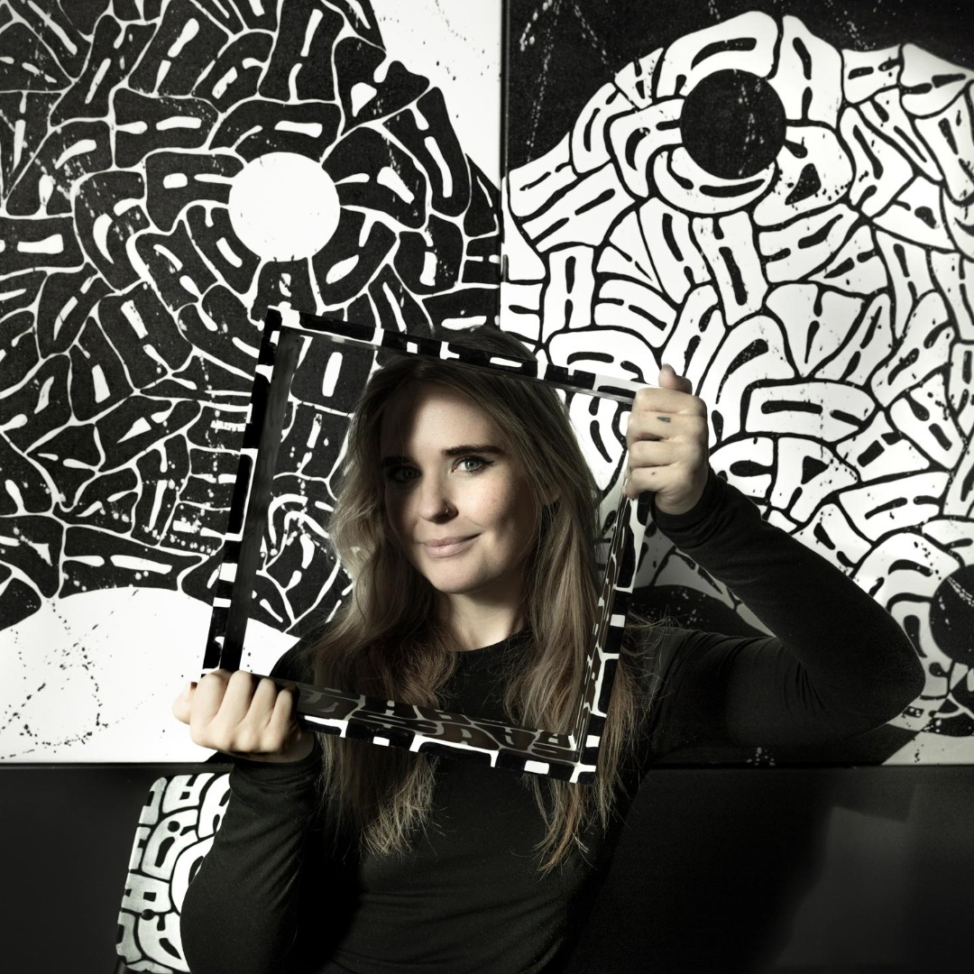 Laura Ketting voor haar werk, fotograaf: Nico te Laak