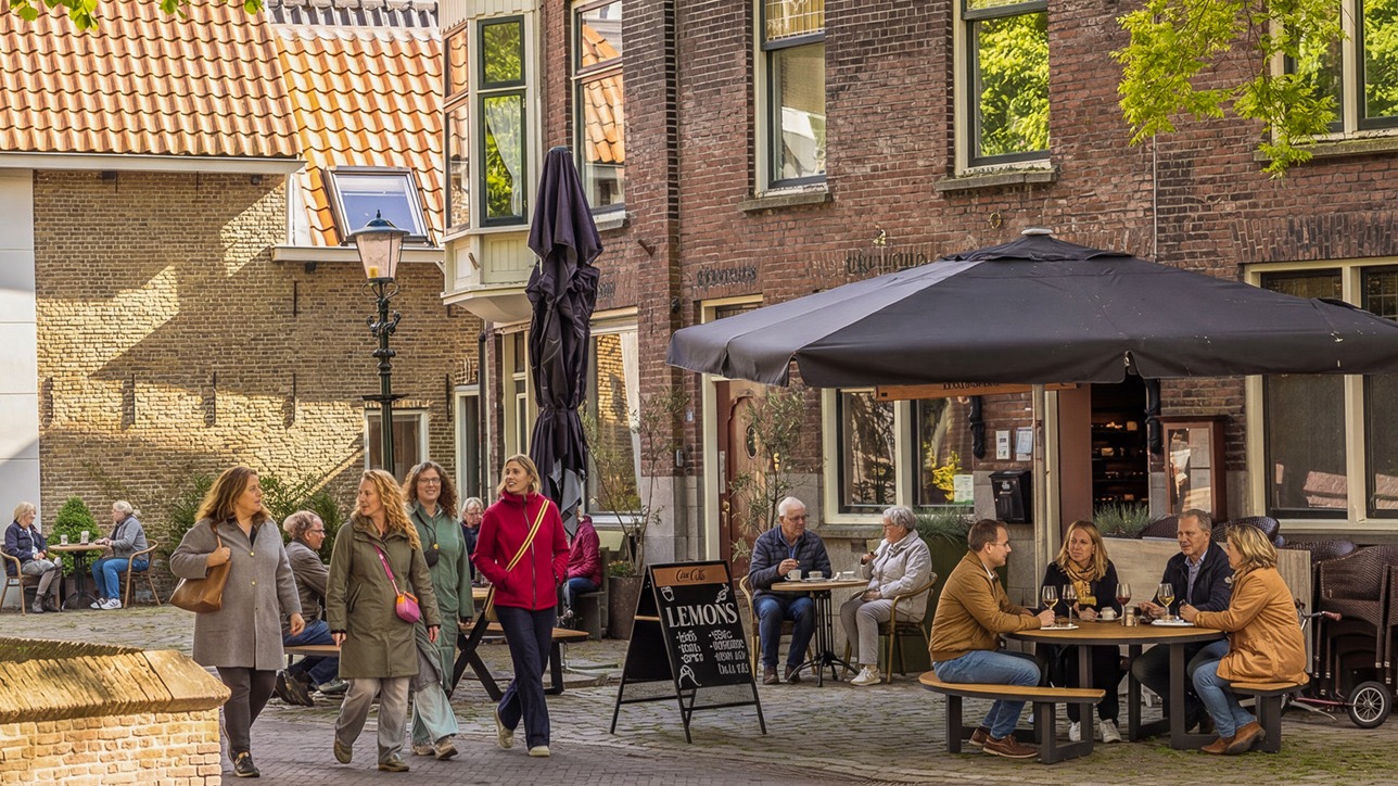 Lemons is gevestigd in de voormalige distilleerderij aan de Markt