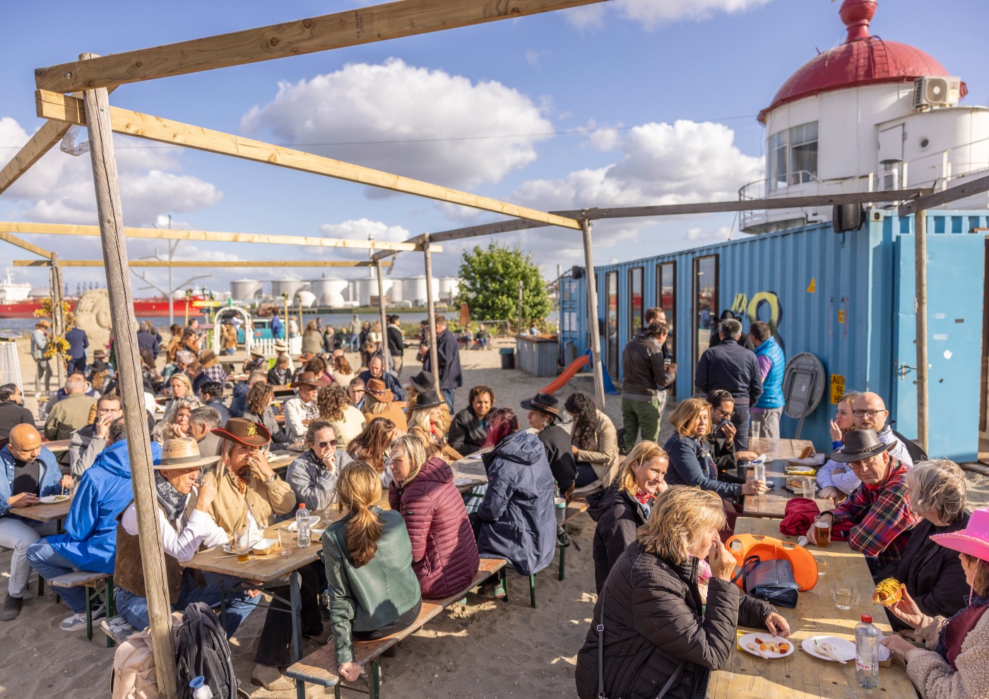 Het Stadsstrand is een ongedwongen plek waar iedereen zichzelf mag zijn