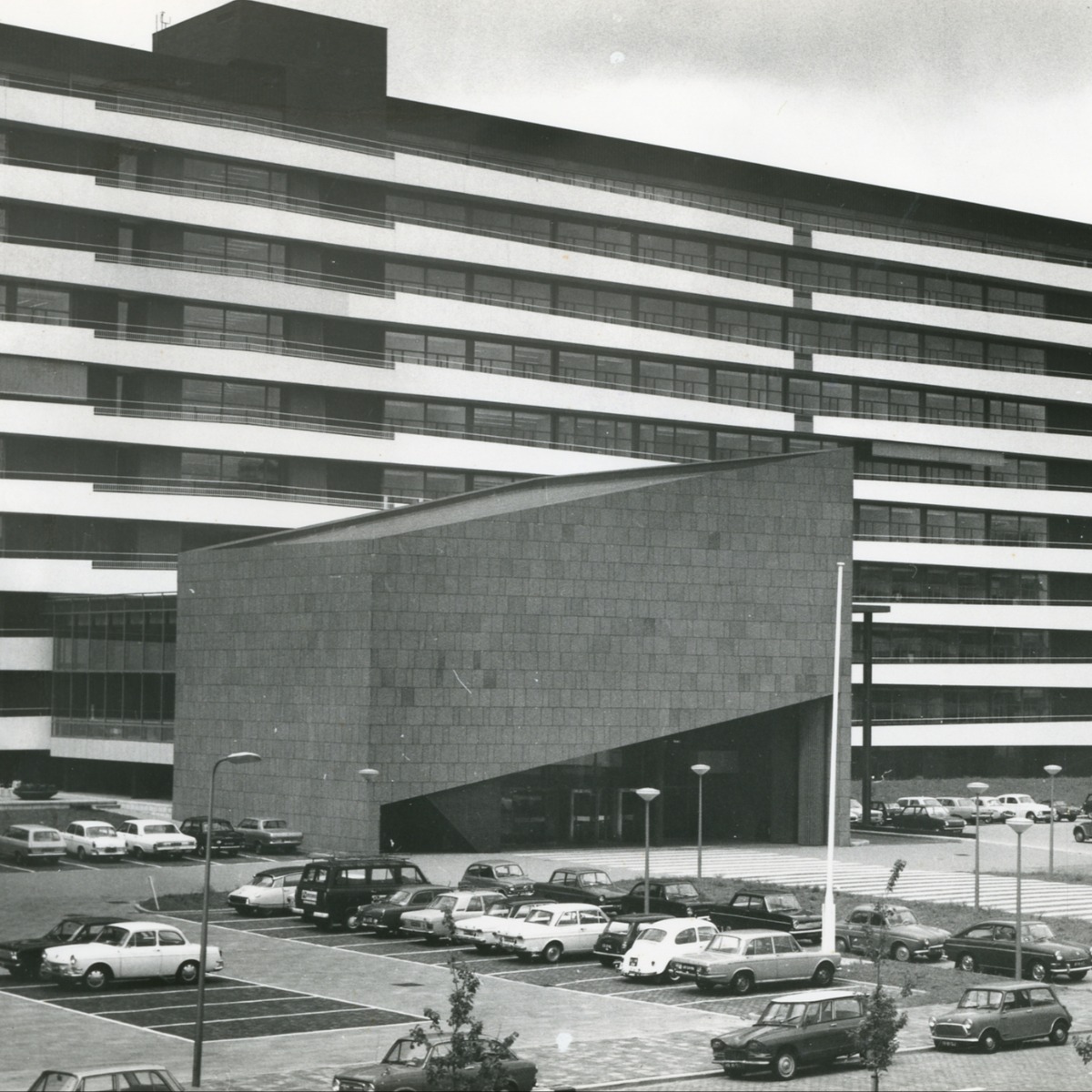 Unilever Laboratorium, nieuwe vleugel 1969 fotograaf M. van der Pluym; Stadsarchief Vlaardingen