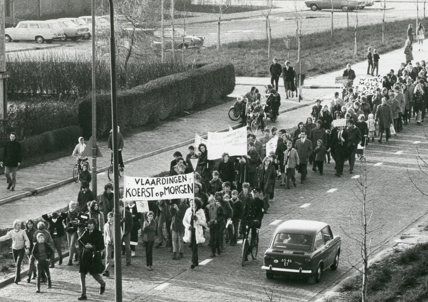 Vlaardings milieuprotest in de jaren zeventig. Foto: Jan Dulfer - lees meer over Milieuactivist Remi Poppe over wonen in de KW-haven in de jaren zestig