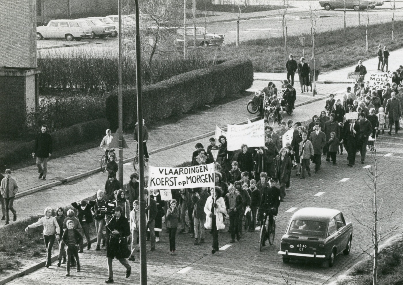 Vlaardings milieuprotest in de jaren zeventig. Foto: Jan Dulfer - lees meer over Milieuactivist Remi Poppe over wonen in de KW-haven in de jaren zestig