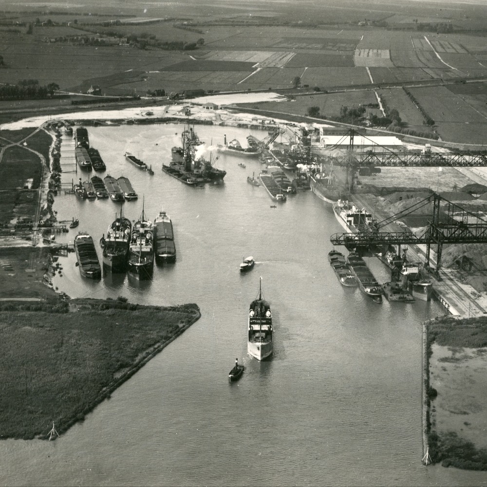 De Vulcaanhaven rond 1926 (Foto KLM; collectie Stadsarchief Vlaardingen)