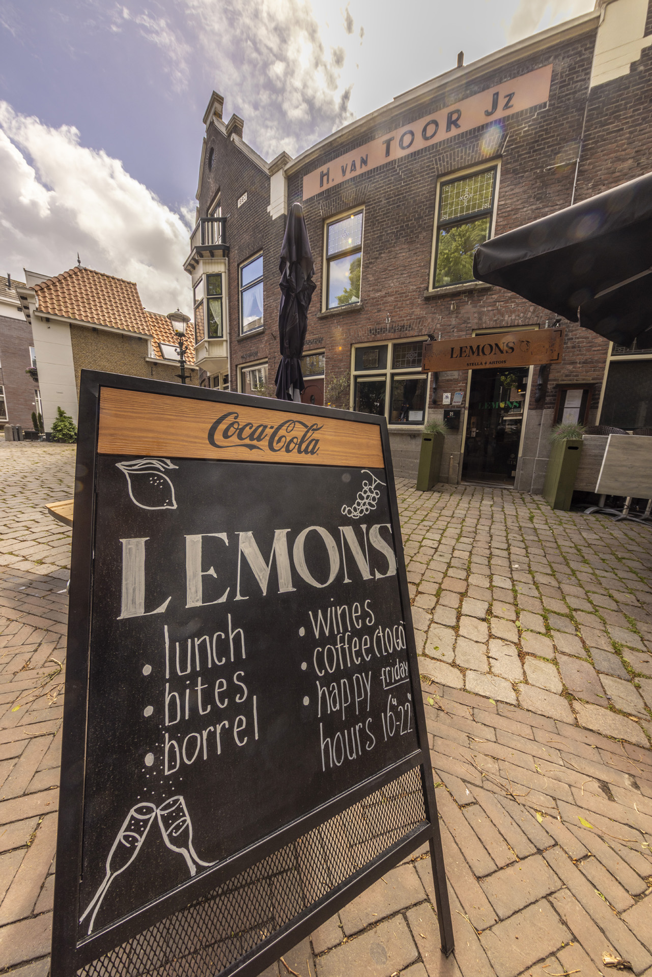 Bodega Lemons serveert lunch met broodjes en gerechten die regelmatig wisselen, Fotograaf: Nico te Laak